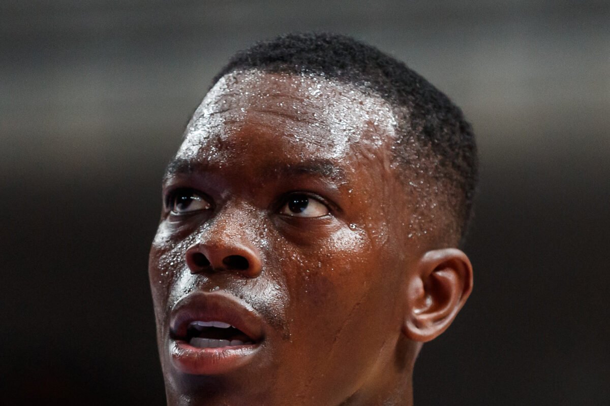 Dennis Schröder põe à venda mansão com quadra de basquete por US$ 6 milhões
