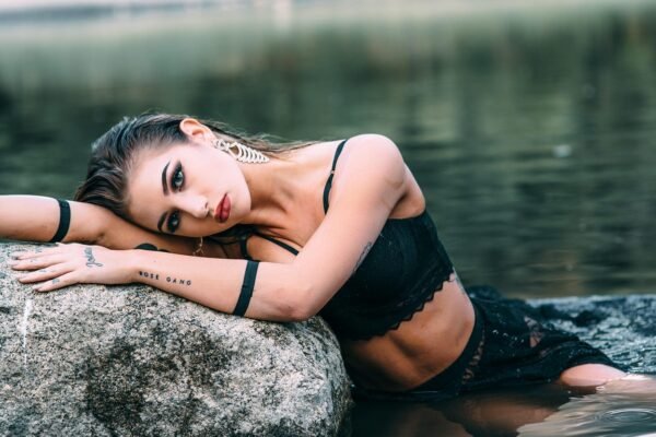 Do bastidor ao destaque: o sutiã vira protagonista da moda