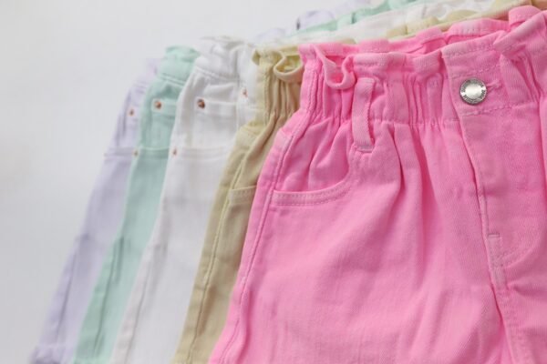 Elite e Gas lançam cápsula com jeans fúcsia e peças a partir de R$ 255
