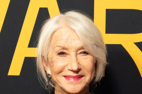 Helen Mirren veste ombreiras para virar Patricia Highsmith em novo filme