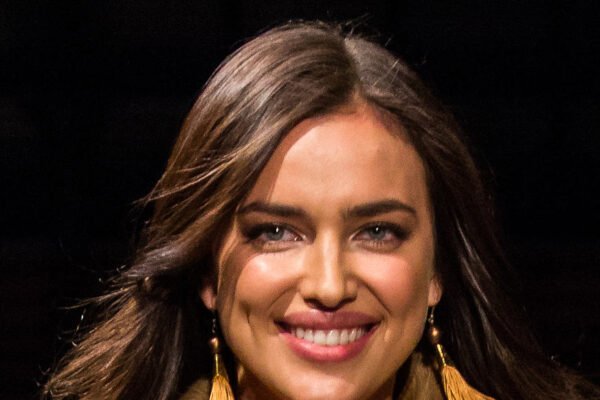 Irina Shayk e Bella Hadid esticam a noite após o desfile da Victoria's Secret