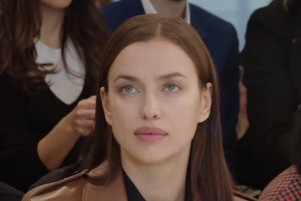 Irina Shayk relembra estreia grávida no desfile da Victoria’s Secret, 10 anos depois