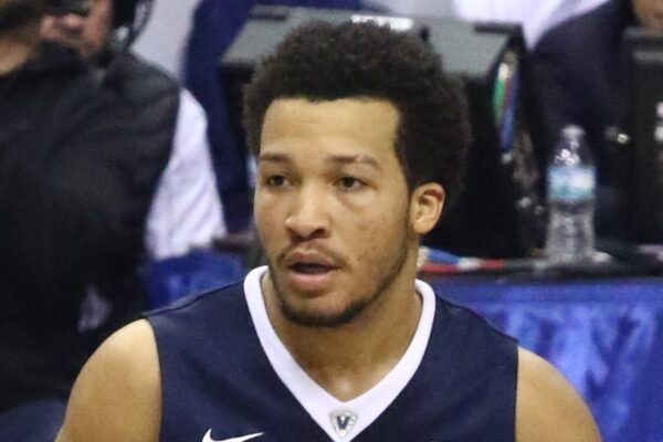 Jalen Brunson lança Nike Kobe 3 Low laranja dos Knicks, só em Nova York, por US$ 200
