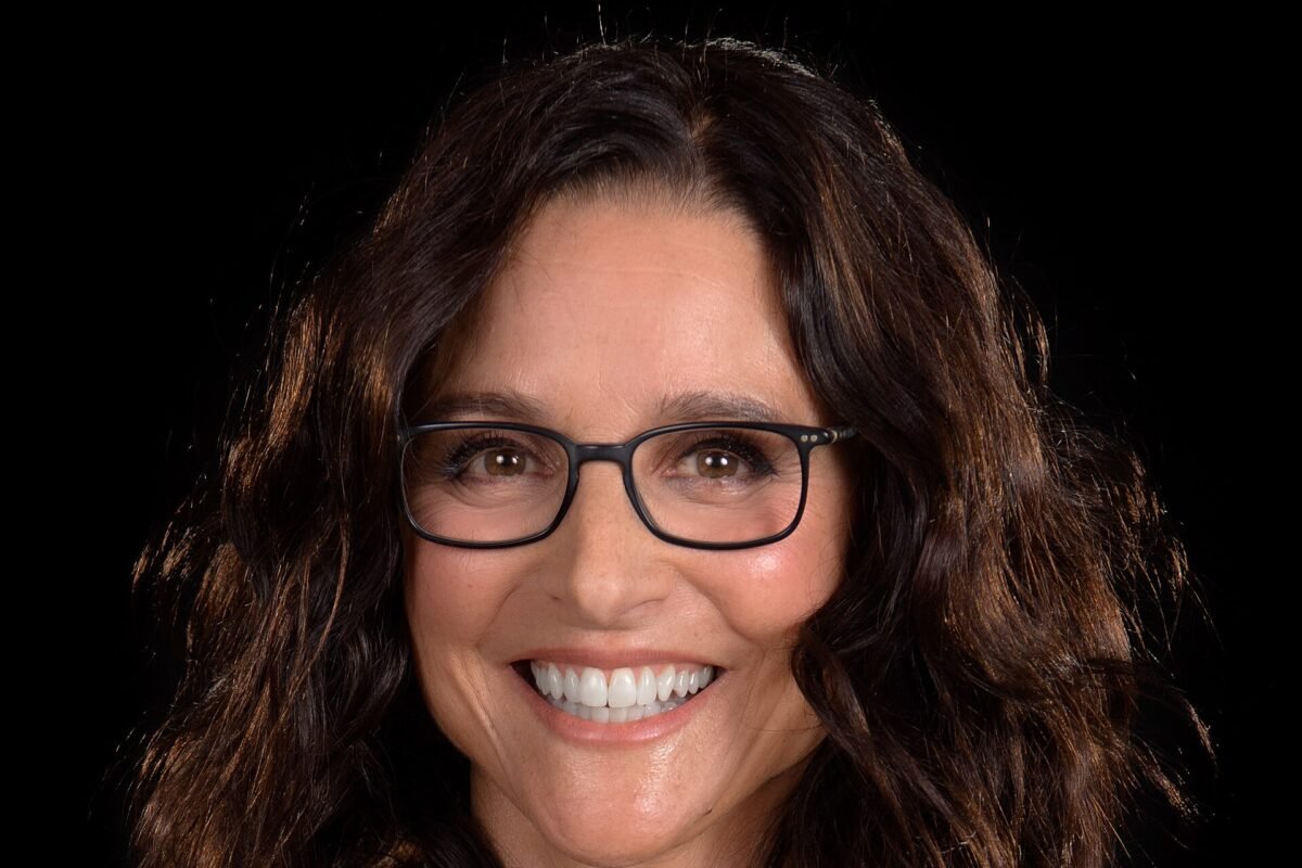 Julia Louis-Dreyfus estreia na Broadway com festa de gala e Christian Siriano