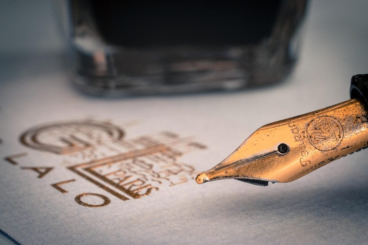 Montblanc cria caneta de US$ 33 mil inspirada em Kyoto, em ouro maciço e laca