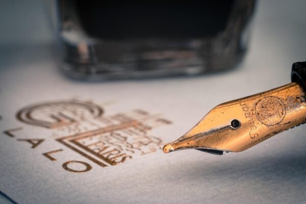 Montblanc cria caneta de US$ 33 mil inspirada em Kyoto, em ouro maciço e laca