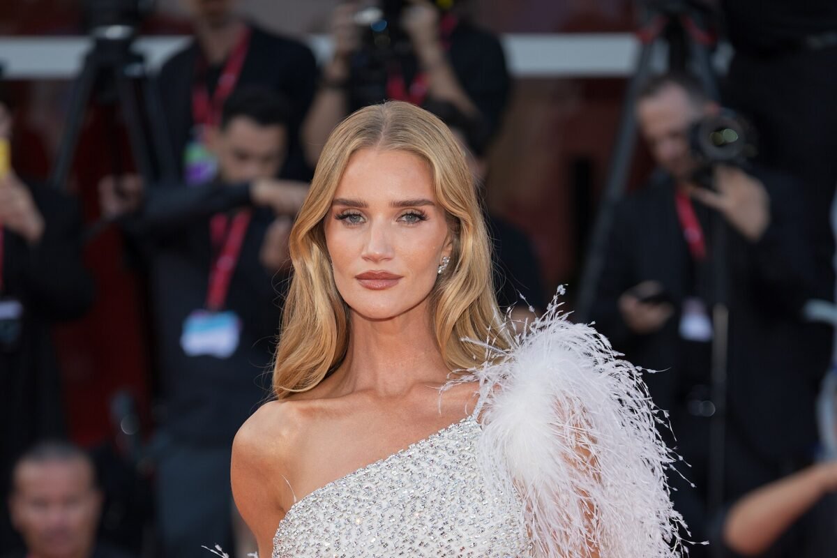 Rosie Huntington-Whiteley volta à passarela da Victoria’s Secret após 16 anos