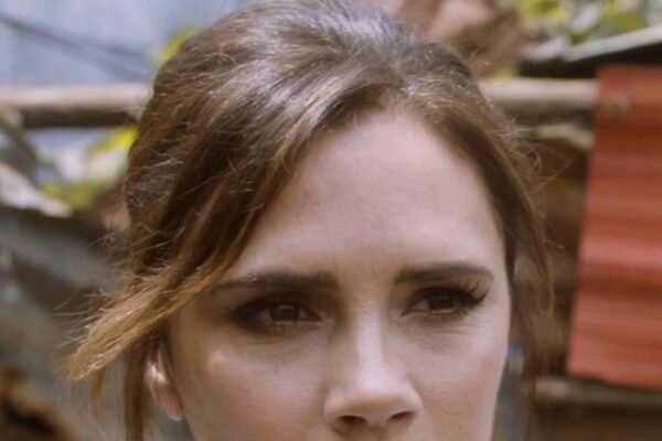 Victoria Beckham e Gap lançam 2ª coleção com 37 peças e casacos de até US$ 368